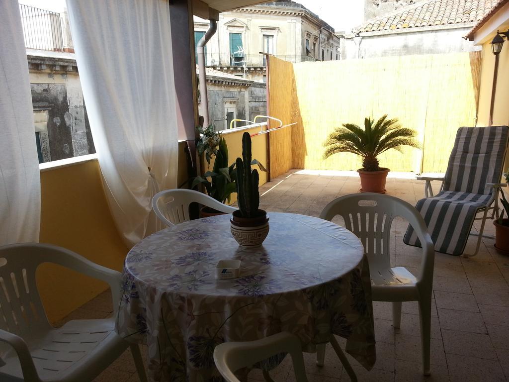 Apartamento La Via Del Mare - Acireale Centro Storico Habitación foto