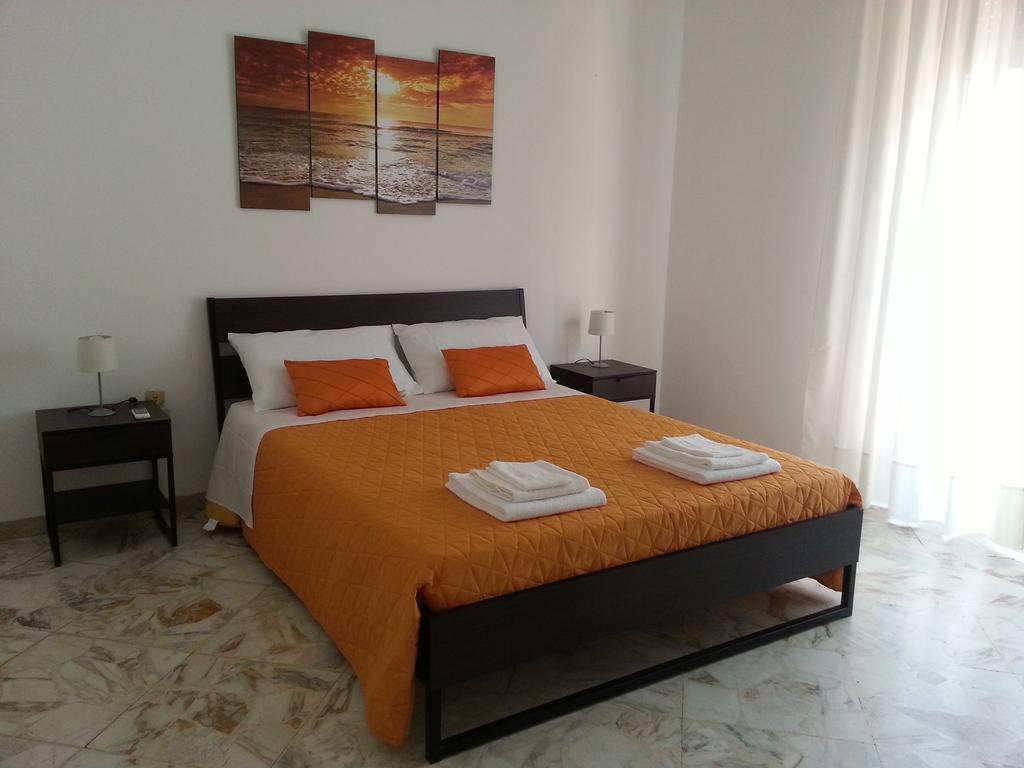 Apartamento La Via Del Mare - Acireale Centro Storico Habitación foto