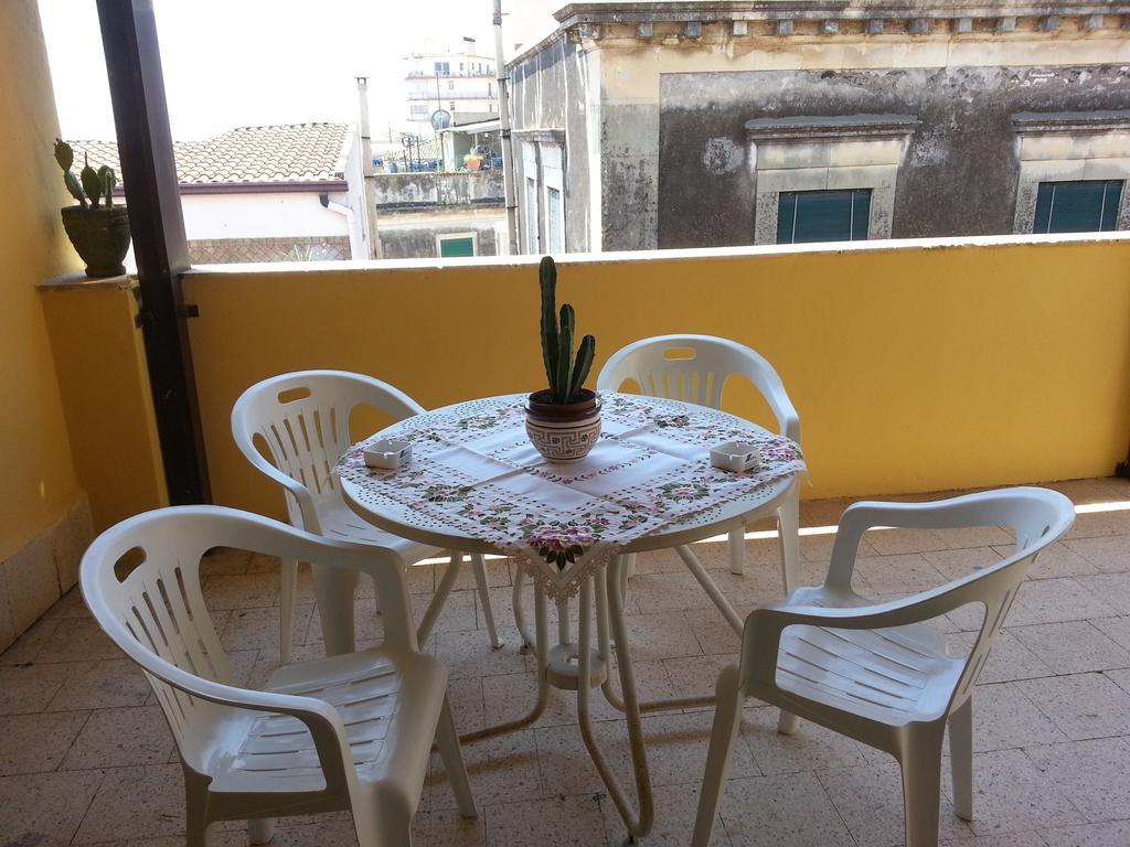 Apartamento La Via Del Mare - Acireale Centro Storico Habitación foto